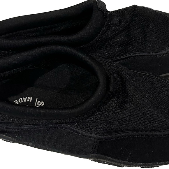 S.C.I.I. Children’s/Kids Black Water Shoes Sz:4 Swim Summer Water Parks! - Picture 7 of 7